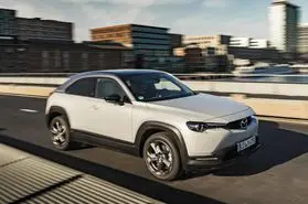 مزدا ‏MX-30 کراس اوور الکتریکی زیبا اما کم‌توان