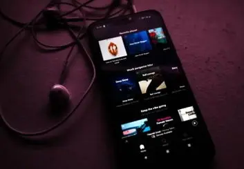 نمایش کنترل‌های موسیقی در قسمت Quick Setting دستگاه‌های اندرویدی