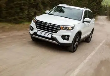 جدیدترین محصول خودروسازان بم با نام لیفان x70 به صورت رسمی تعیین قیمت شد