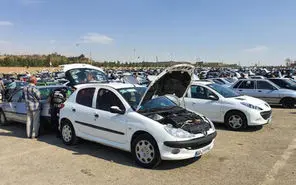 کاهش اندک قیمت خودرو در بازار در پی کاهش نرخ ارز