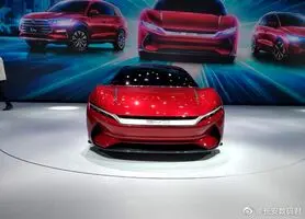 نمایشگر هوشمند هواوی برای ماشین‌هایی با سیستم عامل Hongmeng OS