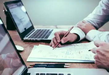 استفاده از مانیتور لپ‌تاپ به عنوان صفحه‌نمایش جداگانه در ویندوز 10