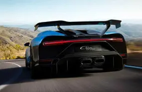 بوگاتی شیرون پور اسپرت به یک پمپ بنزین همراه نیاز دارد