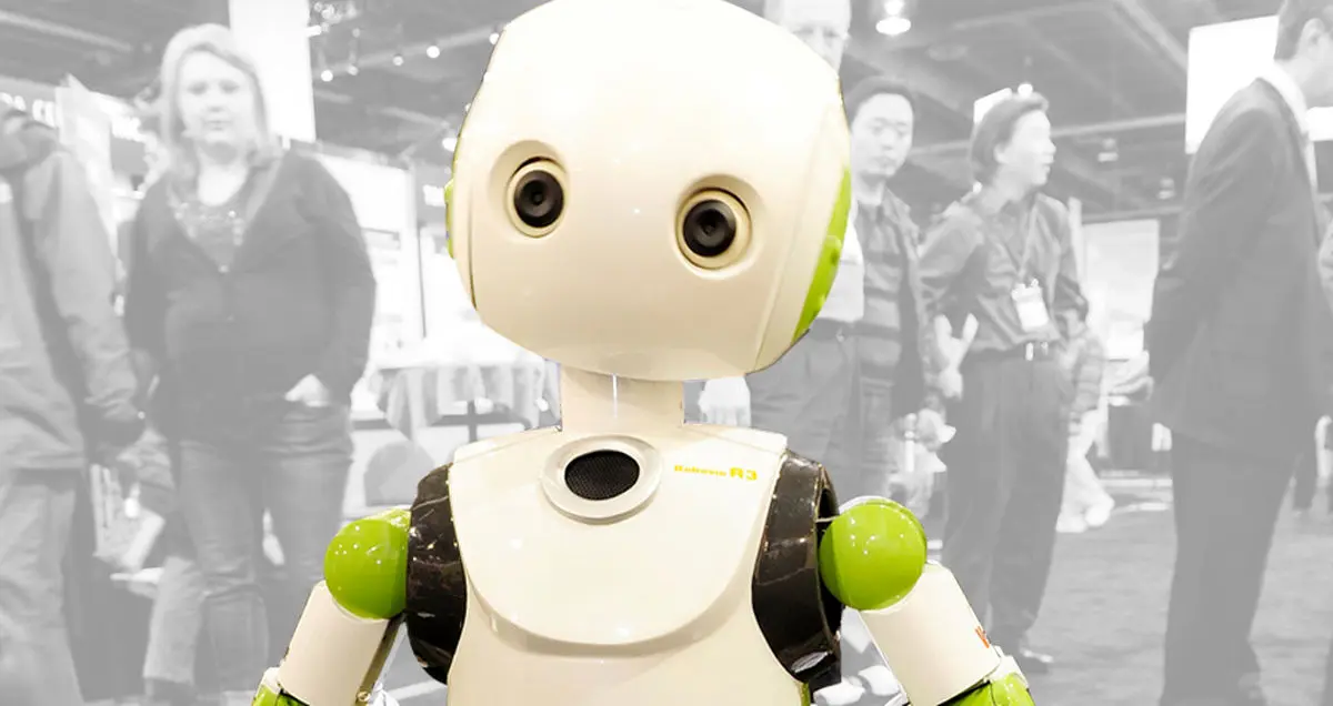 ربات Robovie افراد را به زدن ماسک و رعایت فاصله اجتماعی دعوت می کند