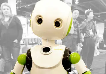 ربات Robovie افراد را به زدن ماسک و رعایت فاصله اجتماعی دعوت می کند