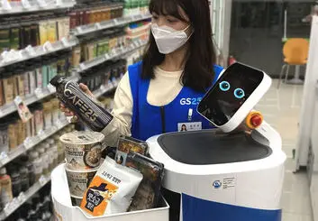 ربات های Cloi Servebot مسئول تحویل کالاها به مشتریان می شوند