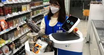 ربات های Cloi Servebot مسئول تحویل کالاها به مشتریان می شوند