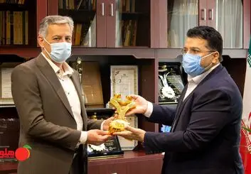 گروه طرفه‌نگار برای یازدهمین بار برنده تندیس حمایت از حقوق مصرف‌کنندگان شد