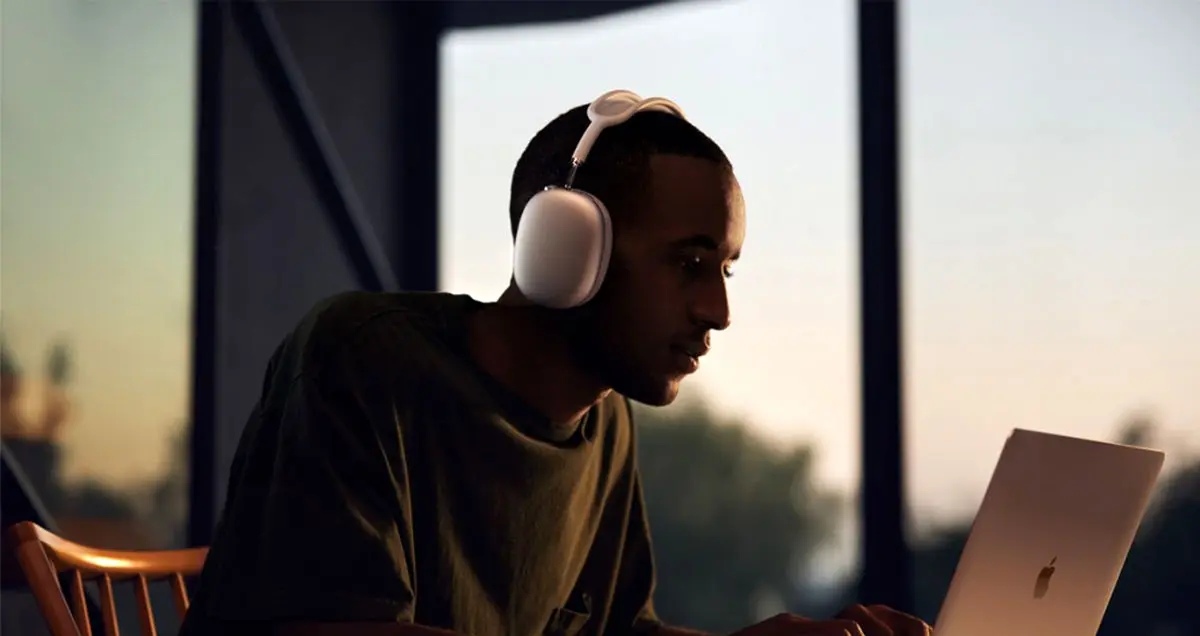 هدفون ارزان قیمت ایرپاد مکس با بدنه پلاستیکی از راه می رسد