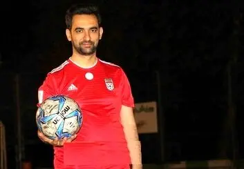 آذری‌جهرمی: ورود جریانات سیاسی فوتبال را تضعیف می کند؛آن را سیاسی نکنید!