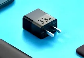 شارژر ZMI 33W GaN همان شارژری است که همراه با گوشی Mi 11 عرضه شده است