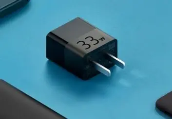 شارژر ZMI 33W GaN همان شارژری است که همراه با گوشی Mi 11 عرضه شده است