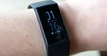 مچ بند شارژ 4 فیت بیت قادر به سنجش SpO2 کاربر است