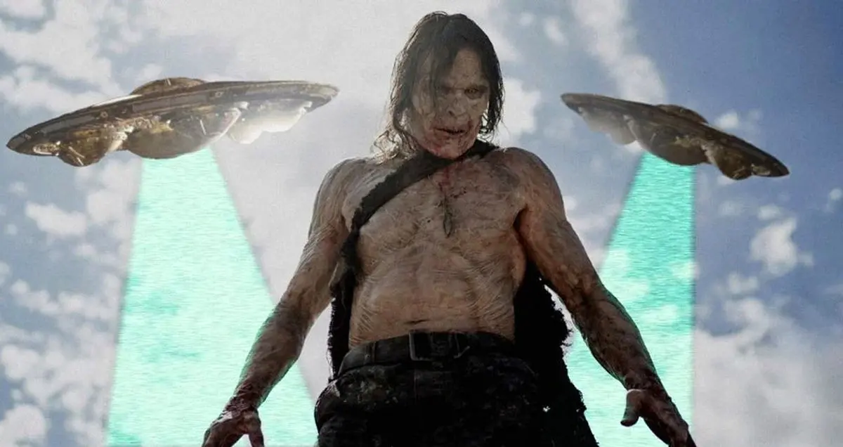 نمایش اشیاء پرنده ناشناس در صحنه آغازین فیلم The Army of the Dead