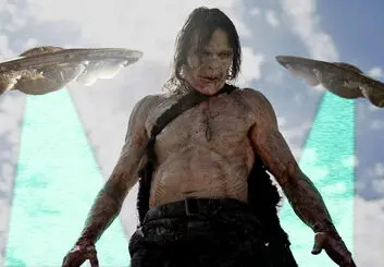 نمایش اشیاء پرنده ناشناس در صحنه آغازین فیلم The Army of the Dead
