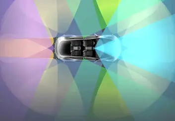 سیستم اوتوپایلت تسلا بروزرسانی شد؛ شناسایی رانندگان حواس‌پرت!