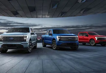 تماشا کنید: پیکاپ برقی فورد لایتنینگ با قدرت ۵۶۳ اسب بخار!