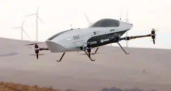 پرواز موفقیت‌آمیز نخستین ماشین مسابقه ای پرنده جهان!