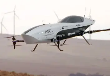 پرواز موفقیت‌آمیز نخستین ماشین مسابقه ای پرنده جهان!