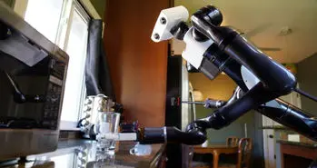 ربات تویوتا میزها را تمیز می‌کند و از خودش سلفی می‌گیرد!