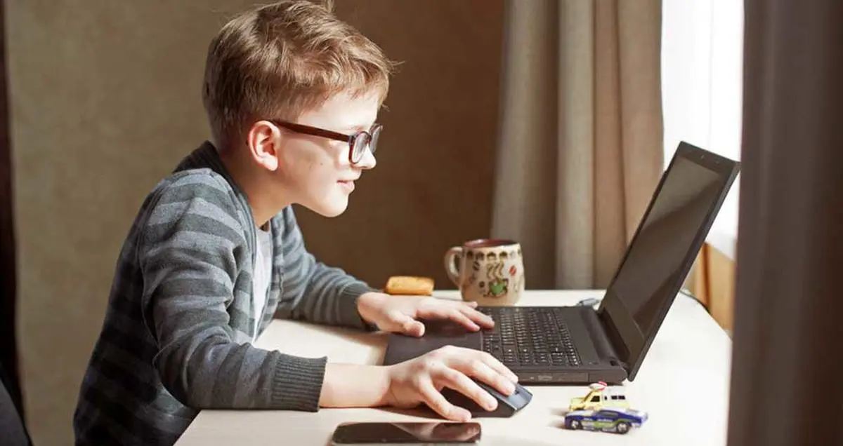 کاهش سن کاربران فضای مجازی و آسیب‌های آن جدی گرفته شود