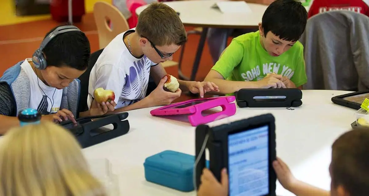 بررسی اعتیاد به موبایل، اینترنت و فضای مجازی در همایش سلامت، روان و رسانه