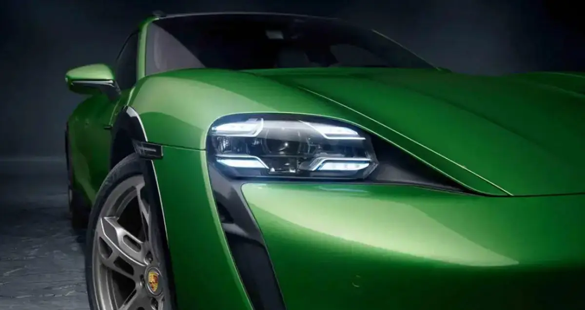 فراخوان 43 هزار خودروی برقی پورشه تایکان به دلیل نقص نرم افزاری