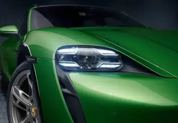 فراخوان 43 هزار خودروی برقی پورشه تایکان به دلیل نقص نرم افزاری