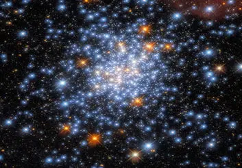 تصویر خیره‌کننده تلسکوپ هابل از خوشه ستاره ای NGC 330