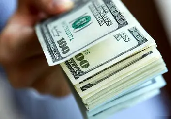 بر سر قیمت دلار تا پایان سال ۱۴۰۰ چه خواهد آمد؟