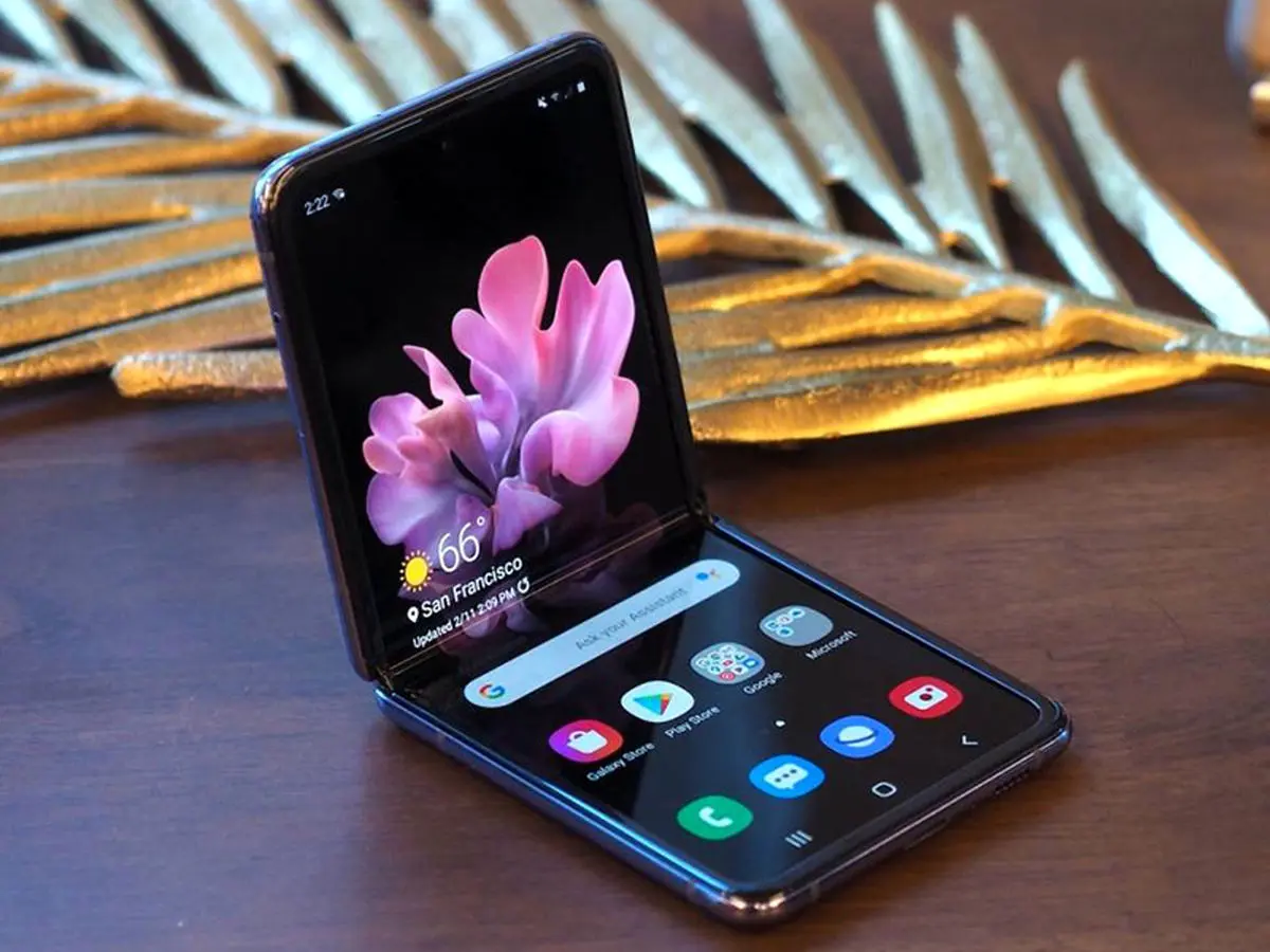 معرفی گوشی گلکسی زد فلیپ 3 در مراسم آنپکد سامسونگ