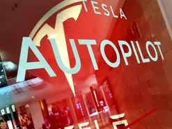 دروغگویی تبلیغاتی تسلا درباره قابلیت خودروها کار را به تحقیقات گسترده کشاند!