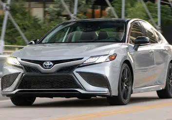 نگاهی به تویوتا کمری 2021 با ظاهر و باطنی جدید