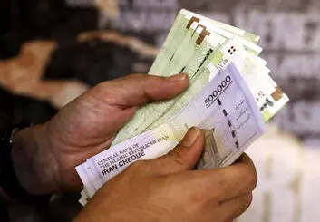 علت پرداخت نشدن حقوق مرداد کارکنان و بازنشستگان چیست؟