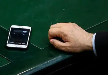 وقتی نماینده مجلس هم فیلترشکن روشن می‌کند | عکس جنجالی لو رفت!