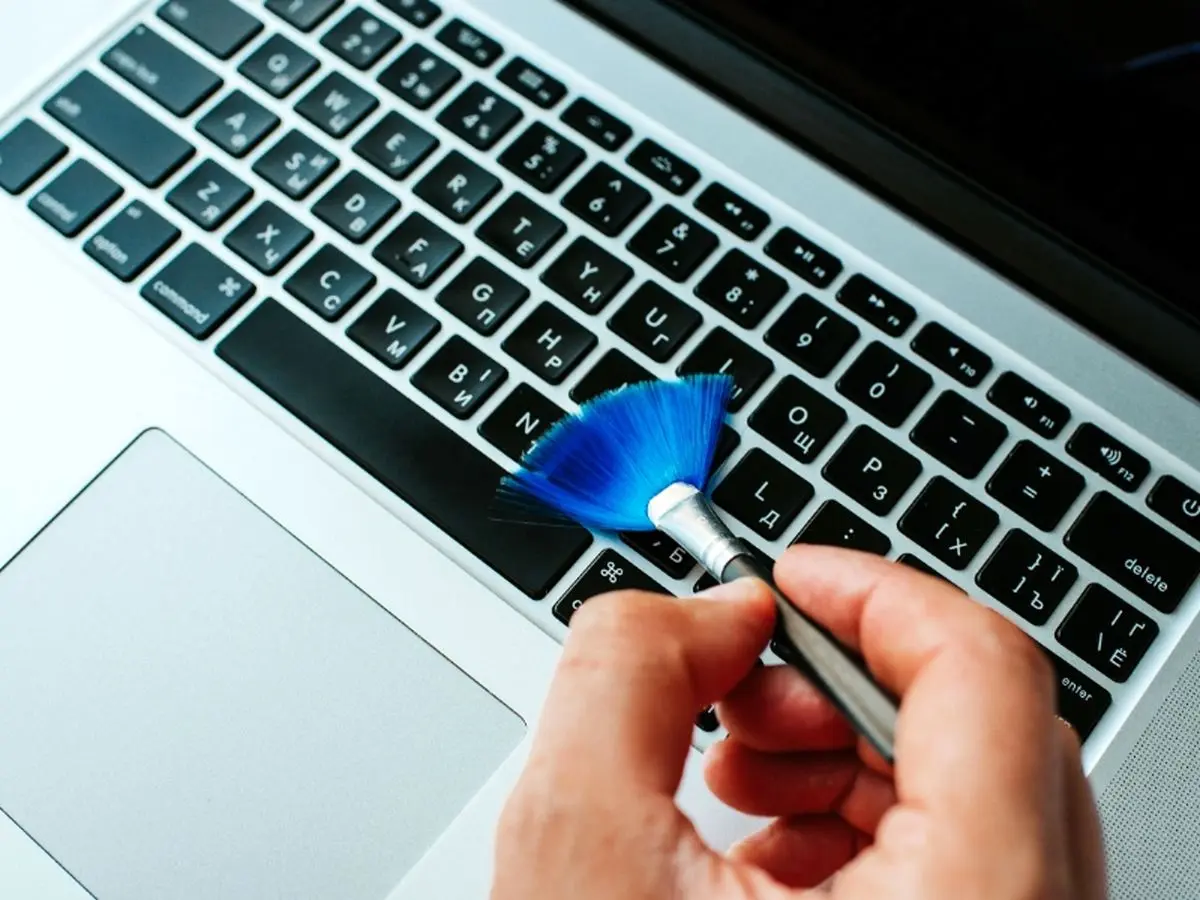 راه های خانگی تمیز کردن کیبورد لپ تاپ | چگونه کیبورد را تمیز کنیم؟
