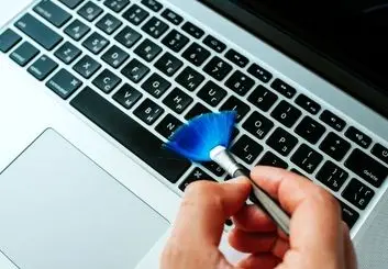 راه های خانگی تمیز کردن کیبورد لپ تاپ | چگونه کیبورد را تمیز کنیم؟