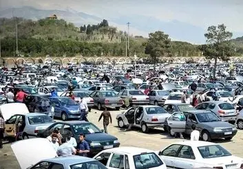 کاهش شدید قیمت خودرو در بازار همزمان با کاهش قیمت ارز