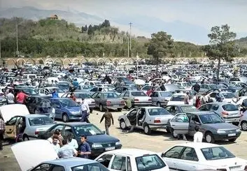 کاهش شدید قیمت خودرو در بازار همزمان با کاهش قیمت ارز