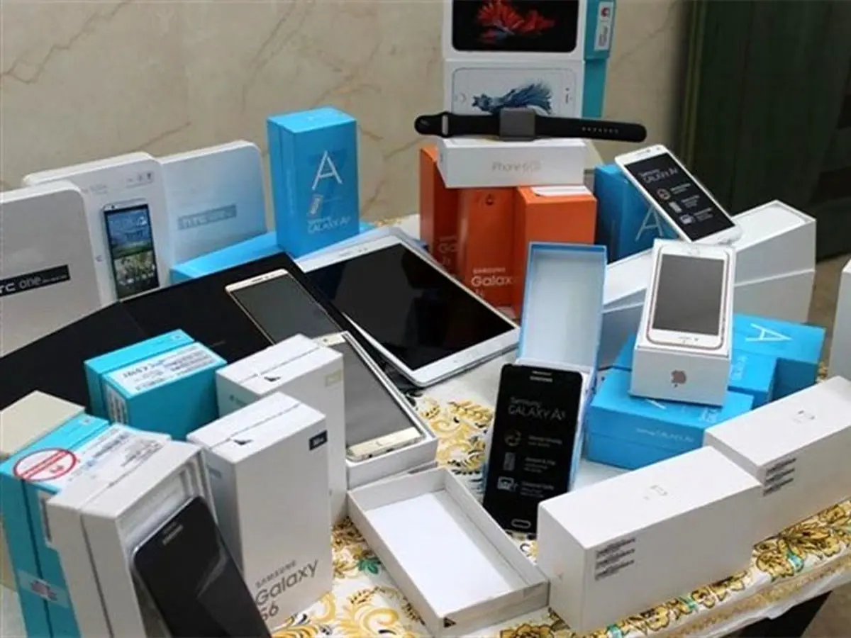 واردات 16 میلیون تلفن همراه در سال 99 | بازار موبایل ایران همچنان در قبضه سامسونگ