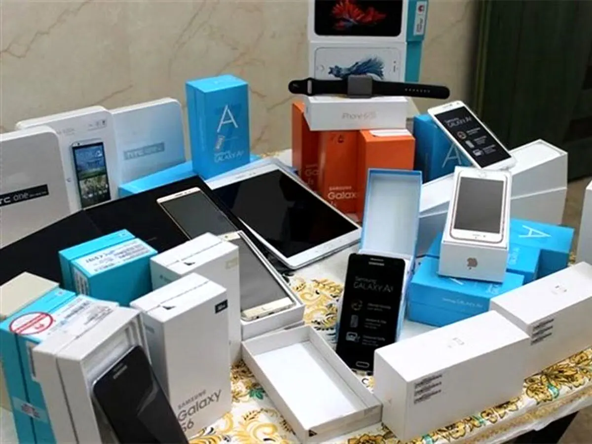 واردات 16 میلیون تلفن همراه در سال 99 | بازار موبایل ایران همچنان در قبضه سامسونگ