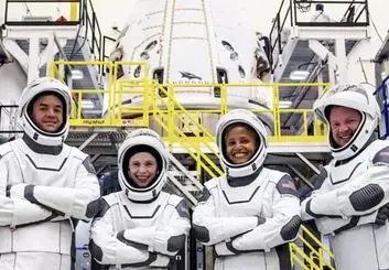 به فضا رفتن ۴ شهروند عادی توسط اسپیس ایکس