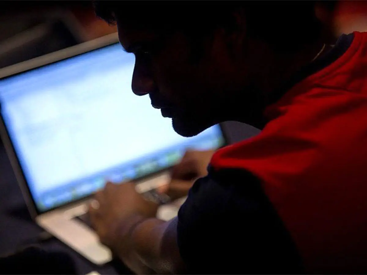 مجازات پخش عکس و فیلم خصوصی در فضای مجازی چیست؟