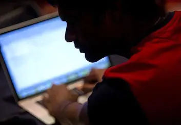 مجازات پخش عکس و فیلم خصوصی در فضای مجازی چیست؟