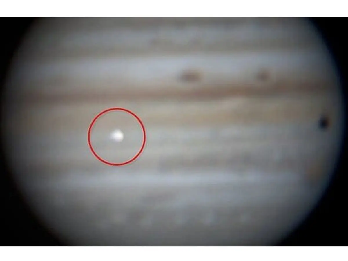 یک شیء مرموز به سیاره مشتری برخورد کرده است