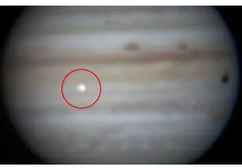 یک شیء مرموز به سیاره مشتری برخورد کرده است