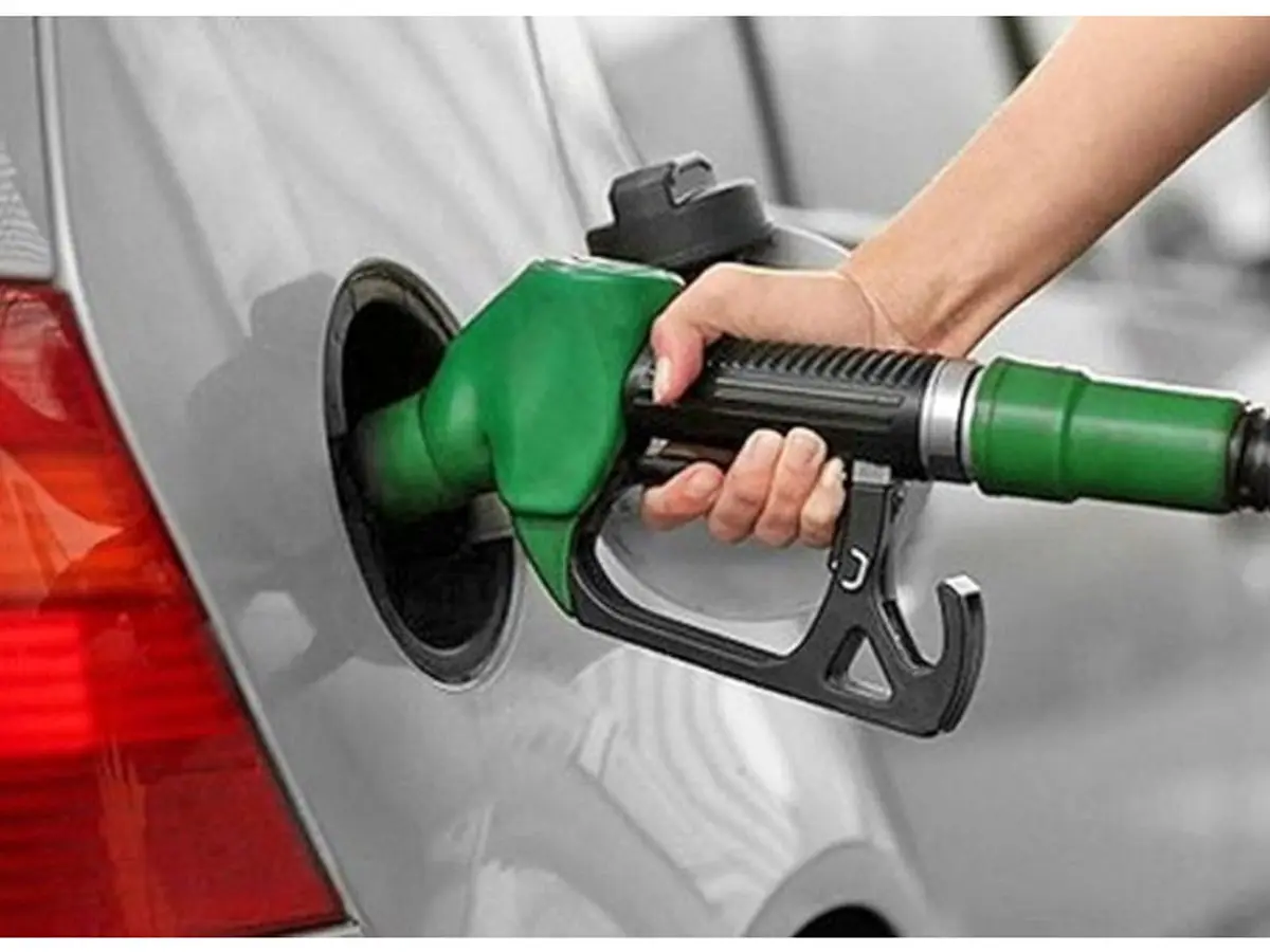 بنایی برای گران کردن بنزین در سال آینده نداریم!