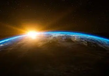 درخشش زمین کم شده است