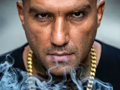 دانلود قسمت سوم سریال میدان سرخ