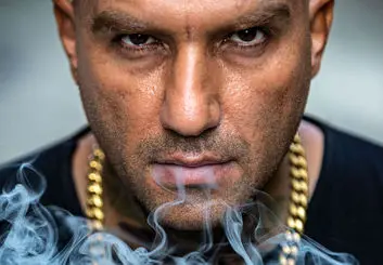 دانلود قسمت سوم سریال میدان سرخ